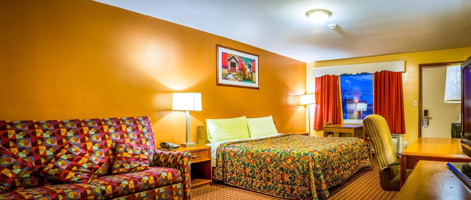 Plaza Inn Пийбоди Екстериор снимка